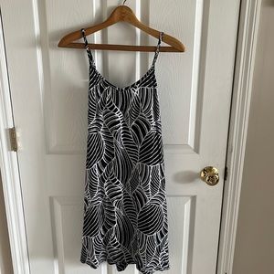Black & White Patterned Flowy Thin Strap Swing Dress Size Medium